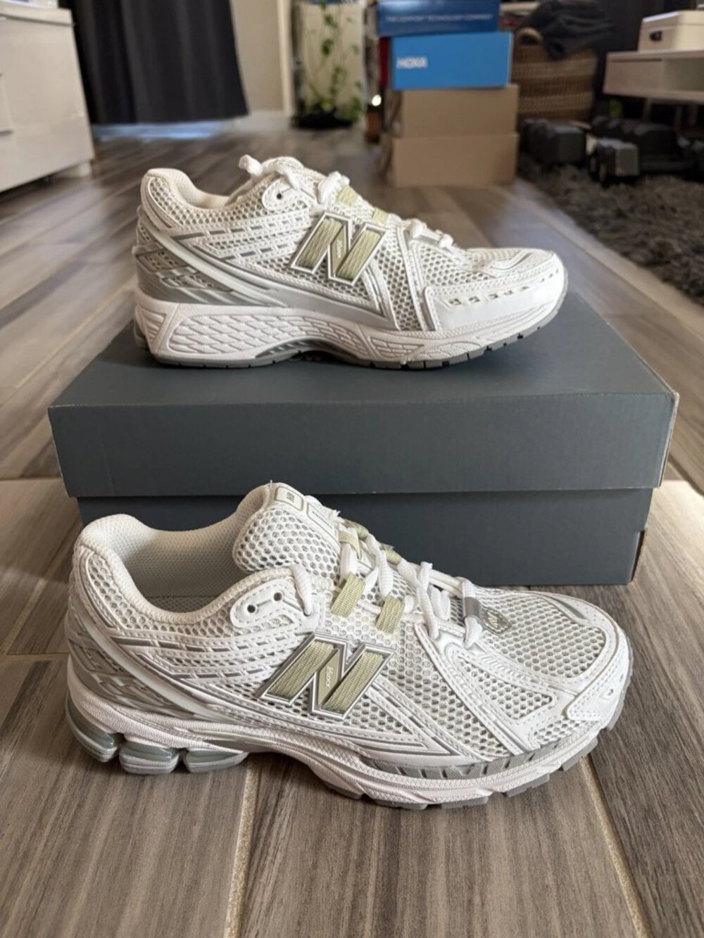 Women's New Balance 1906R Shoes - White Green U1906RJO - Picture 3 of 8